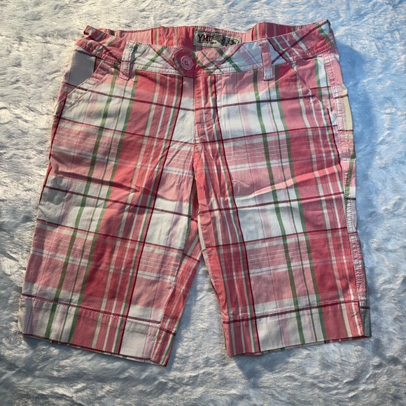 ✨️YMI Khaki shorts - Picture 1 of 5